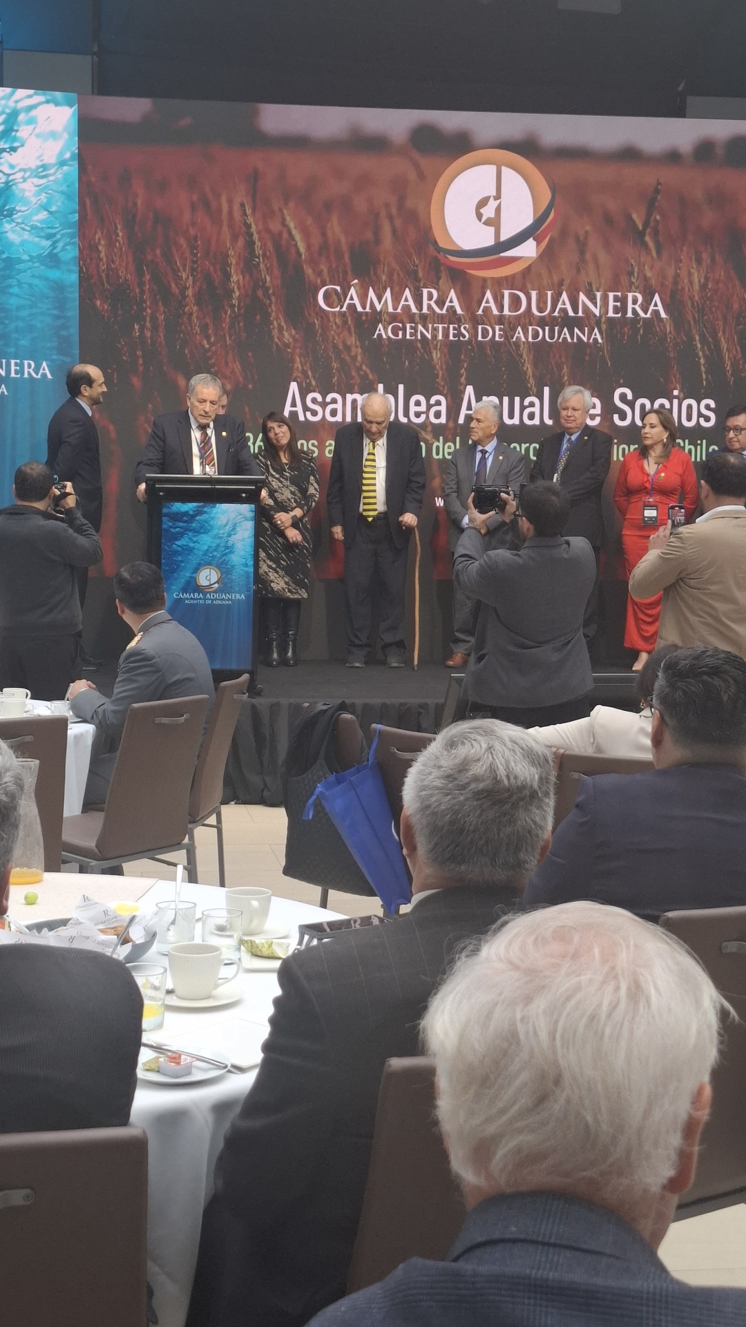 Un momento especial en la Asamblea de Socios